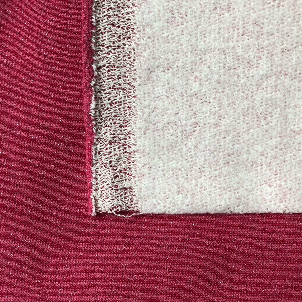 Stoff-Kunde: Alles was du über Sweat, French Terry & Co wissen musst!