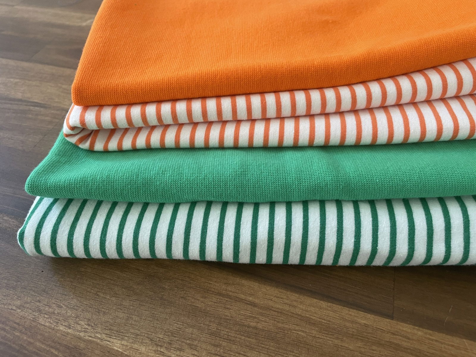 Suchst du das passende Bündchen im Stoffwald?