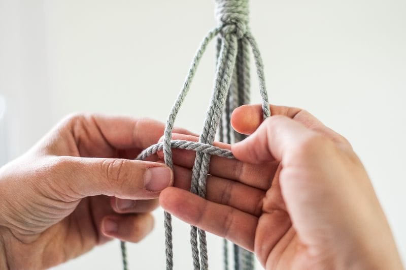 Makramee-Blumemenampel-Kreuzknoten_04