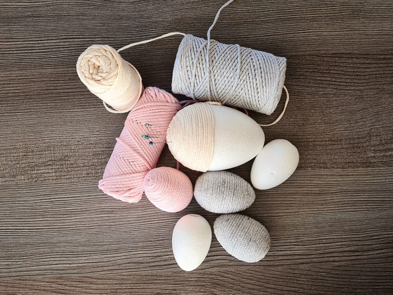 Makramee-Ostereier-01TWzkouuU1NWo3